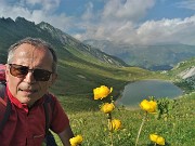 90 Al Passo Branchino (1821 m) vista sul Lago Branchino con botton d'oro